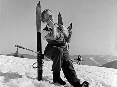 © Shutterstock Skifahrer genießt seine Pause im Schnee | © Shutterstock